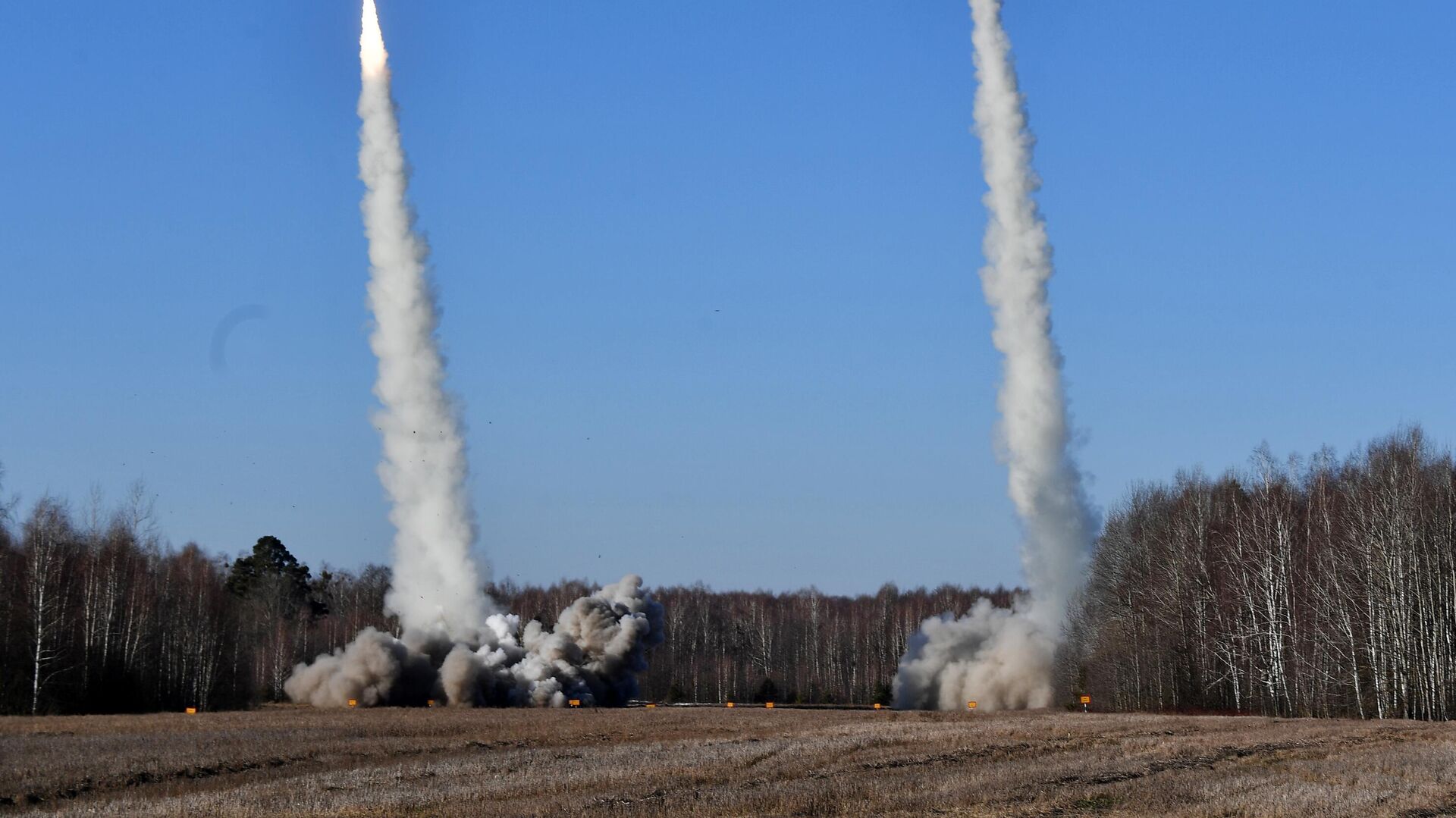 Combat launches of tactical missile systems Tochka at the joint exercises of Russia and Belarus Allied Resolve-2022 - Sputnik International, 1920, 24.02.2022