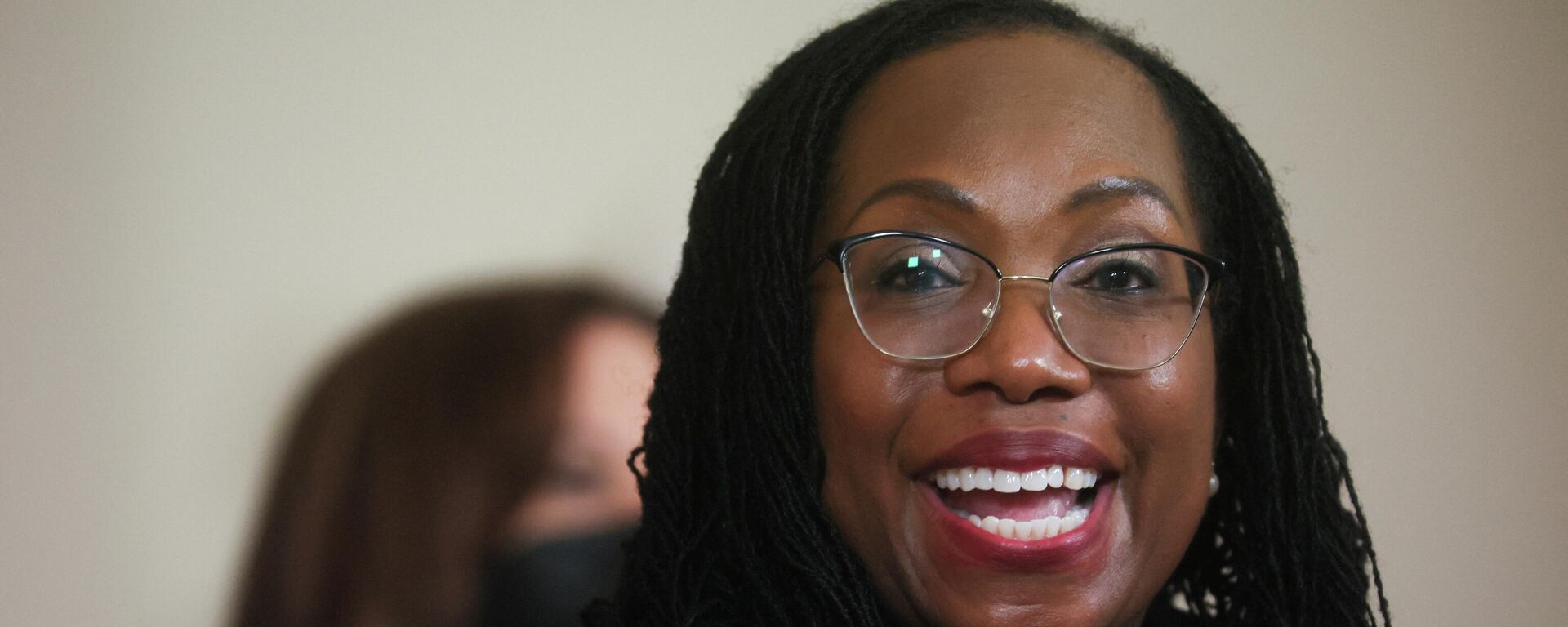 U.S. Appeals Court Judge Ketanji Brown Jackson smiles as she accepts U.S. President Joe Biden's nomination to be a U.S. Supreme Court Associate Justice and the first Black woman to serve on the court, at the White House in Washington, U.S., February 25, 2022.  - Sputnik International, 1920, 23.03.2022