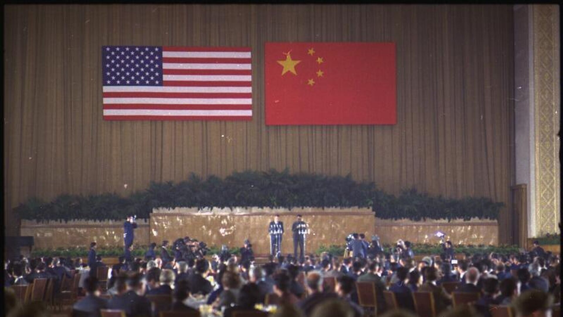 US President Richard Nixon and Chinese Premier Zhou Enlai speak at a banquet at the Great Hall of the People in Beijing, China, on February 21, 1972. - Sputnik International, 1920, 28.02.2022