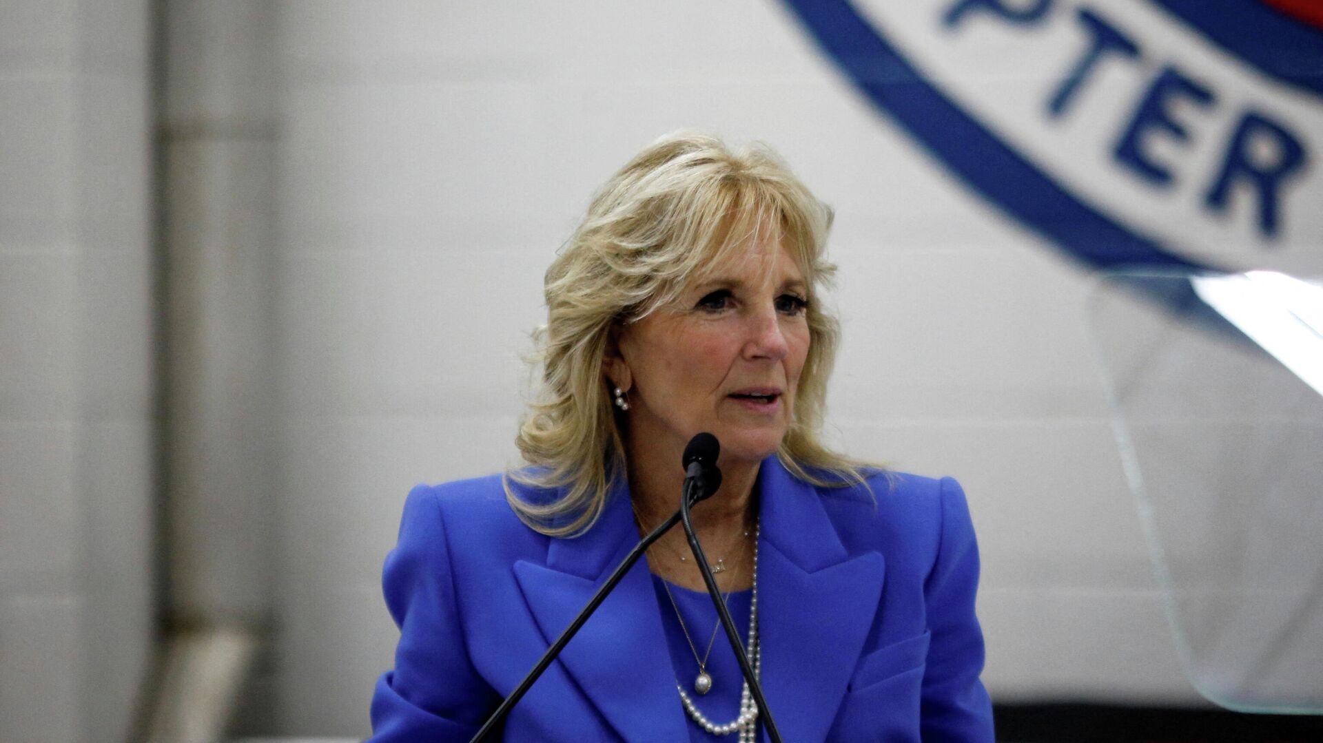 U.S. First Lady Jill Biden delivers remarks during a closed discussion and book reading event with U.S. military families and Blue Star families at the U.S. Coast Guard Air Station Miami in Opa-Locka Executive Airport, in Opa-Locka, Florida, U.S. February 18, 2022 - Sputnik International, 1920, 01.03.2022