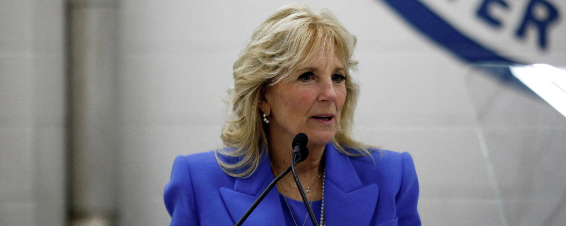 U.S. First Lady Jill Biden delivers remarks during a closed discussion and book reading event with U.S. military families and Blue Star families at the U.S. Coast Guard Air Station Miami in Opa-Locka Executive Airport, in Opa-Locka, Florida, U.S. February 18, 2022 - Sputnik International, 1920, 01.03.2022