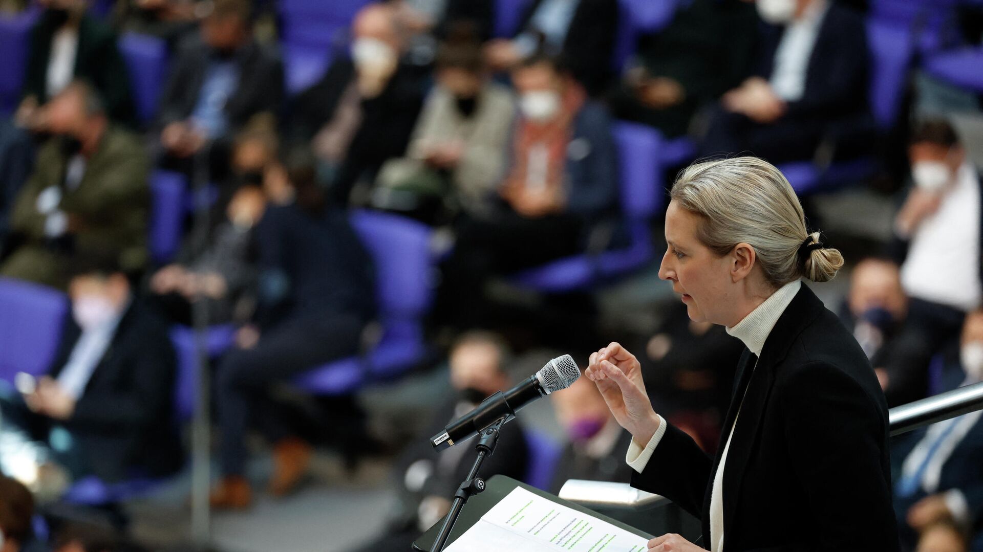 Parliamentary group co-leader of the far-right Alternative for Germany (AfD) party Alice Weidel speaks during an extraordinary session of the Bundestag (lower house of parliament) on February 27, 2022 in Berlin - Sputnik International, 1920, 01.03.2022