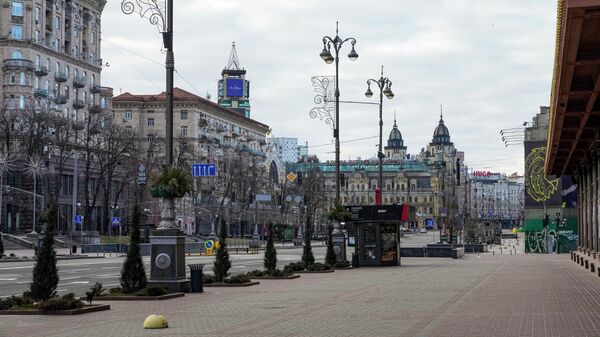 An empty street is seen due to curfew in the central of Kiev, Ukraine, Sunday, Feb. 27, 2022 - Sputnik International