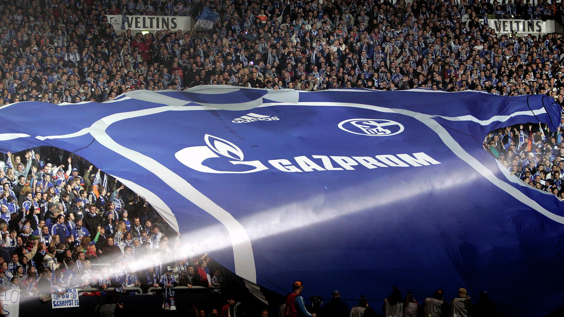 FILE - Soccer club FC Schalke 04 supporters unfold a giant team's jersey with the logo of Russian sponsor Gazprom, at the Veltins-Arena in Gelsenkirchen, Germany, on Jan. 20, 2007 - Sputnik International, 1920, 11.04.2022