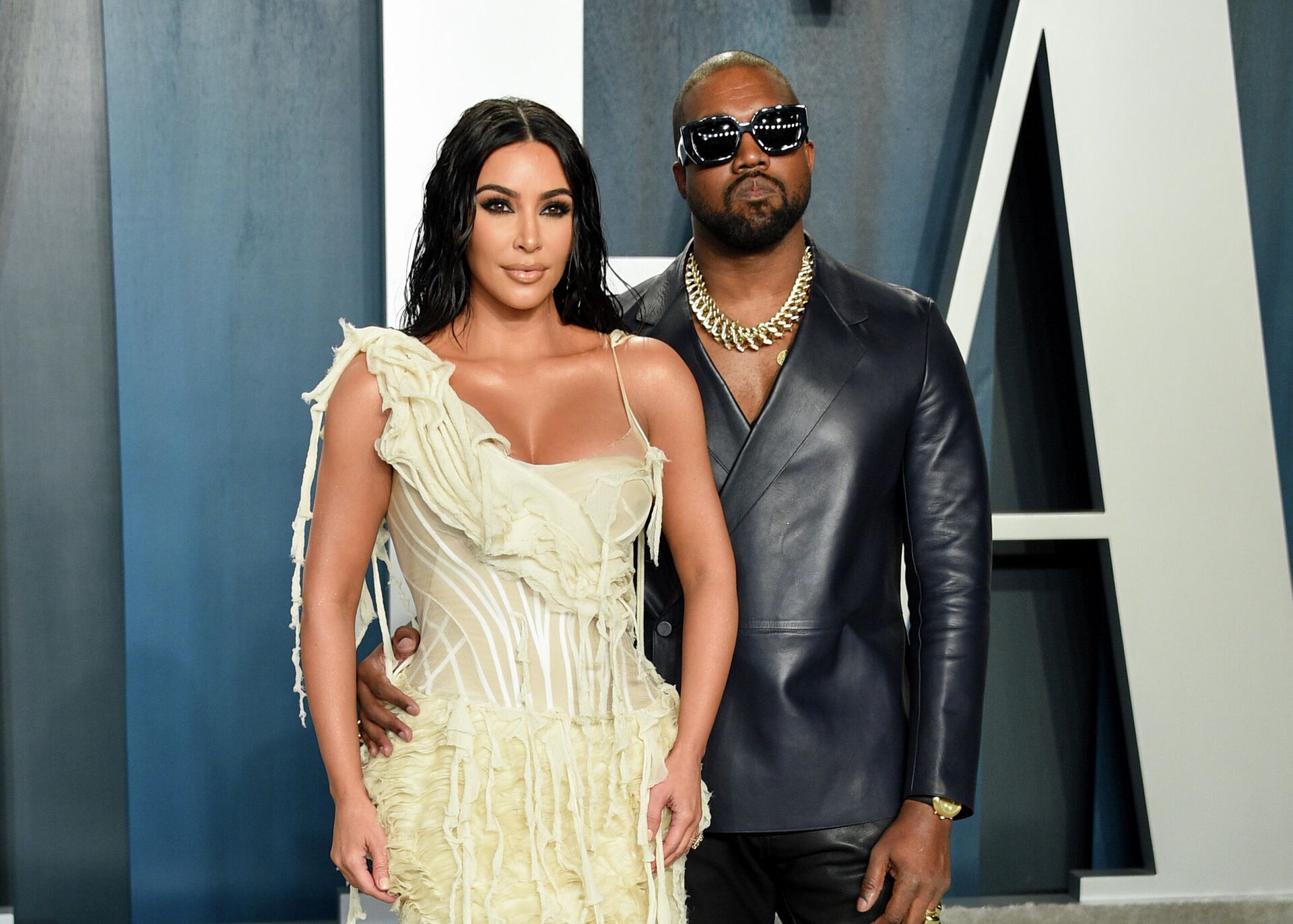 FILE - Kim Kardashian West, left, and Kanye West arrive at the Vanity Fair Oscar Party in Beverly Hills, Calif. on Feb. 9, 2020 - Sputnik International, 1920, 25.11.2022