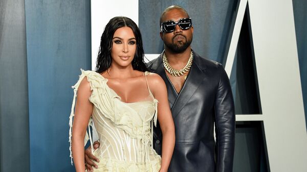 FILE - Kim Kardashian West, left, and Kanye West arrive at the Vanity Fair Oscar Party in Beverly Hills, Calif. on Feb. 9, 2020 - Sputnik International