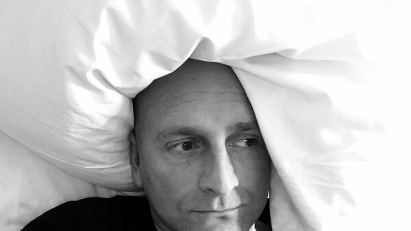 a man with a pillow - Sputnik International