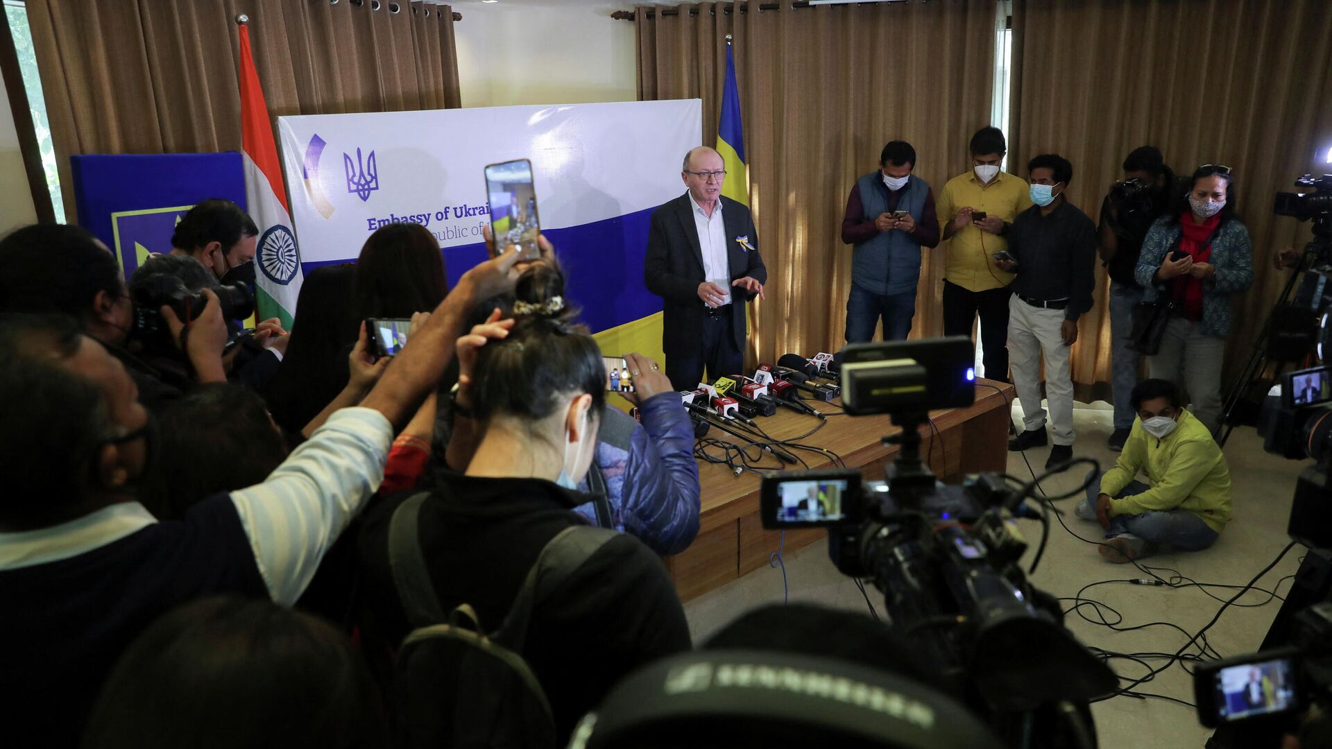 Ukraine's Ambassador to India, Igor Polikha speaks during a news conference, as Russia's special military operation in Ukraine continues, at the Embassy of Ukraine in New Delhi, India, February 28, 2022. - Sputnik International, 1920, 02.03.2022