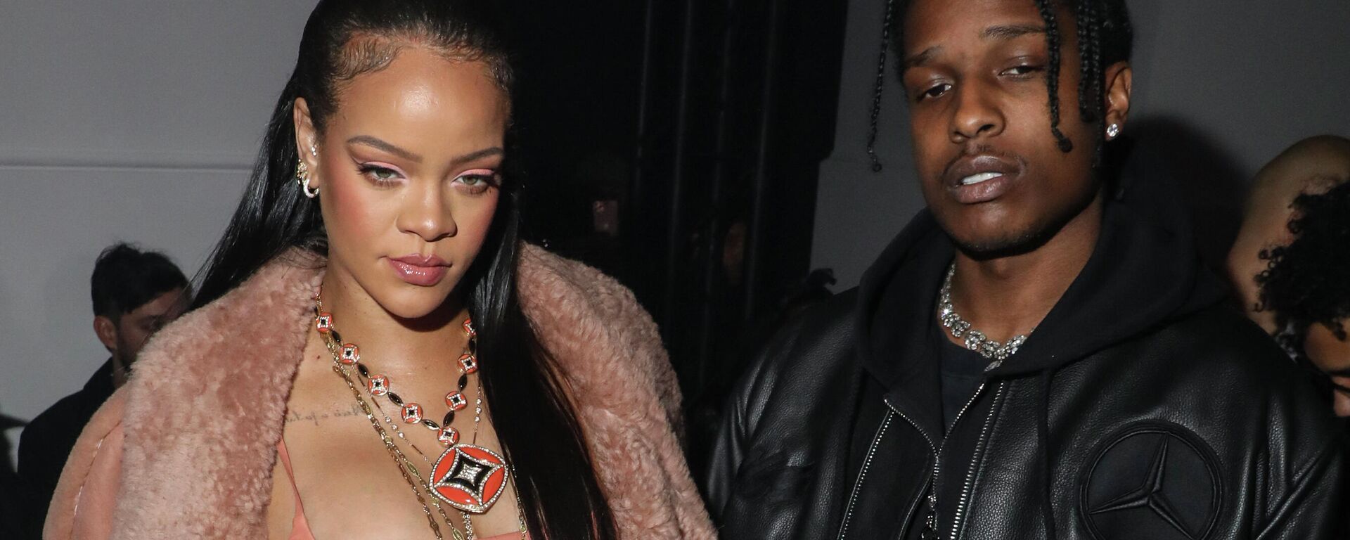 Rihanna, left, and ASAP Rocky arrive for the Off-White Ready To Wear Fall/Winter 2022-2023 fashion collection, unveiled during the Fashion Week in Paris, Monday, Feb. 28, 2022.  - Sputnik International, 1920, 20.05.2022