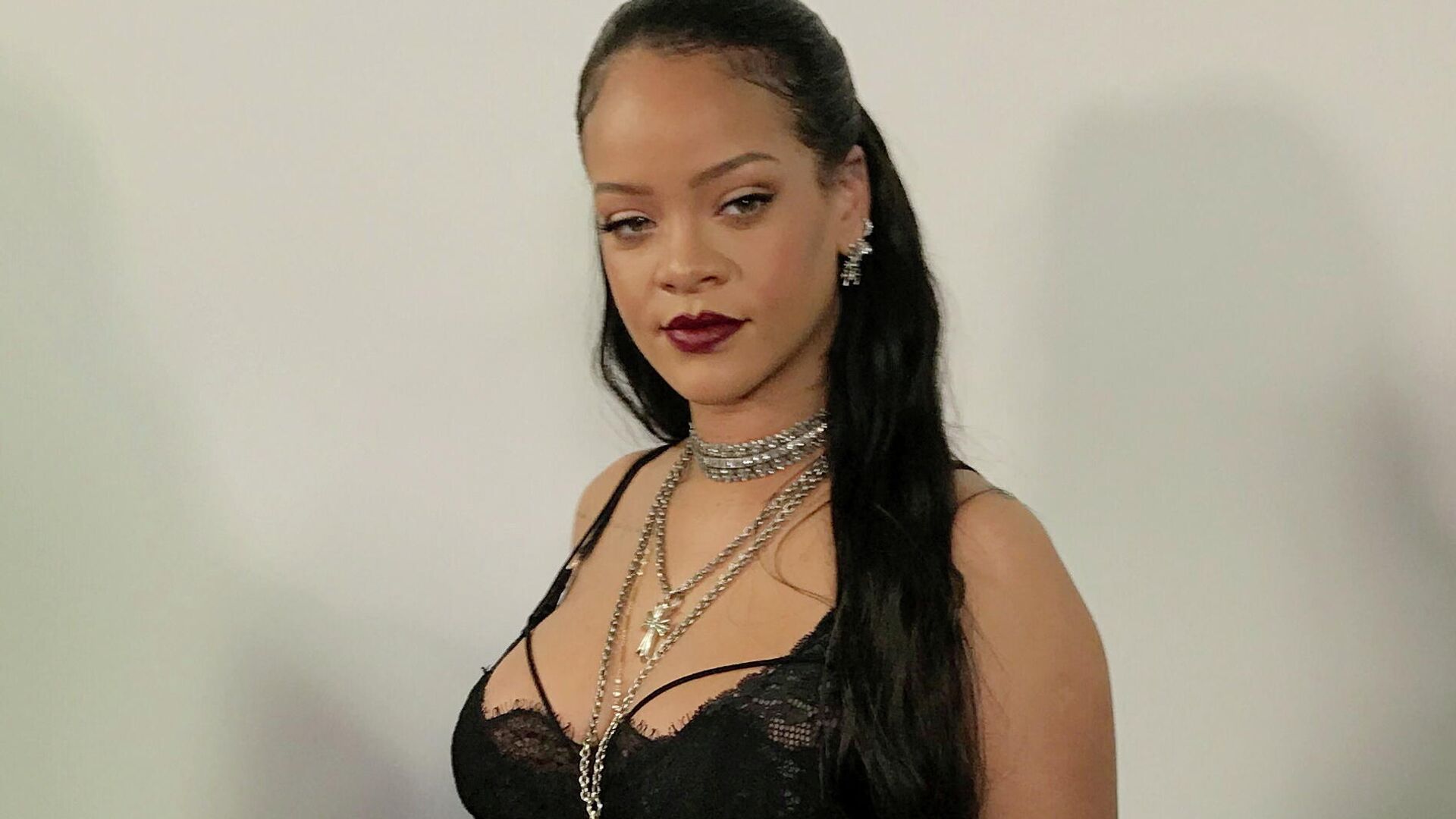 Singer Rihanna, who is pregnant, leaves after the Dior Fall-Winter 2022/2023 Women's ready-to-wear collection show during Paris Fashion Week in Paris, France, March 1, 2022 - Sputnik International, 1920, 02.03.2022
