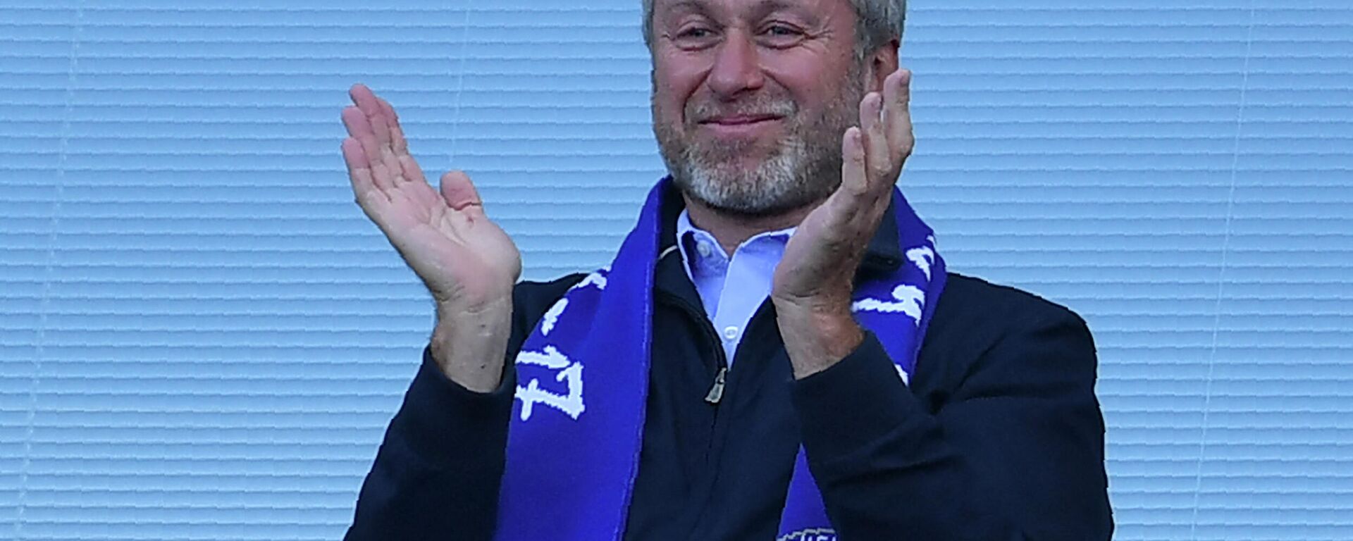 Chelsea's Russian owner Roman Abramovich applauds, as players celebrate their league title win at the end of the Premier League football match between Chelsea and Sunderland at Stamford Bridge in London. - Sputnik International, 1920, 02.03.2022