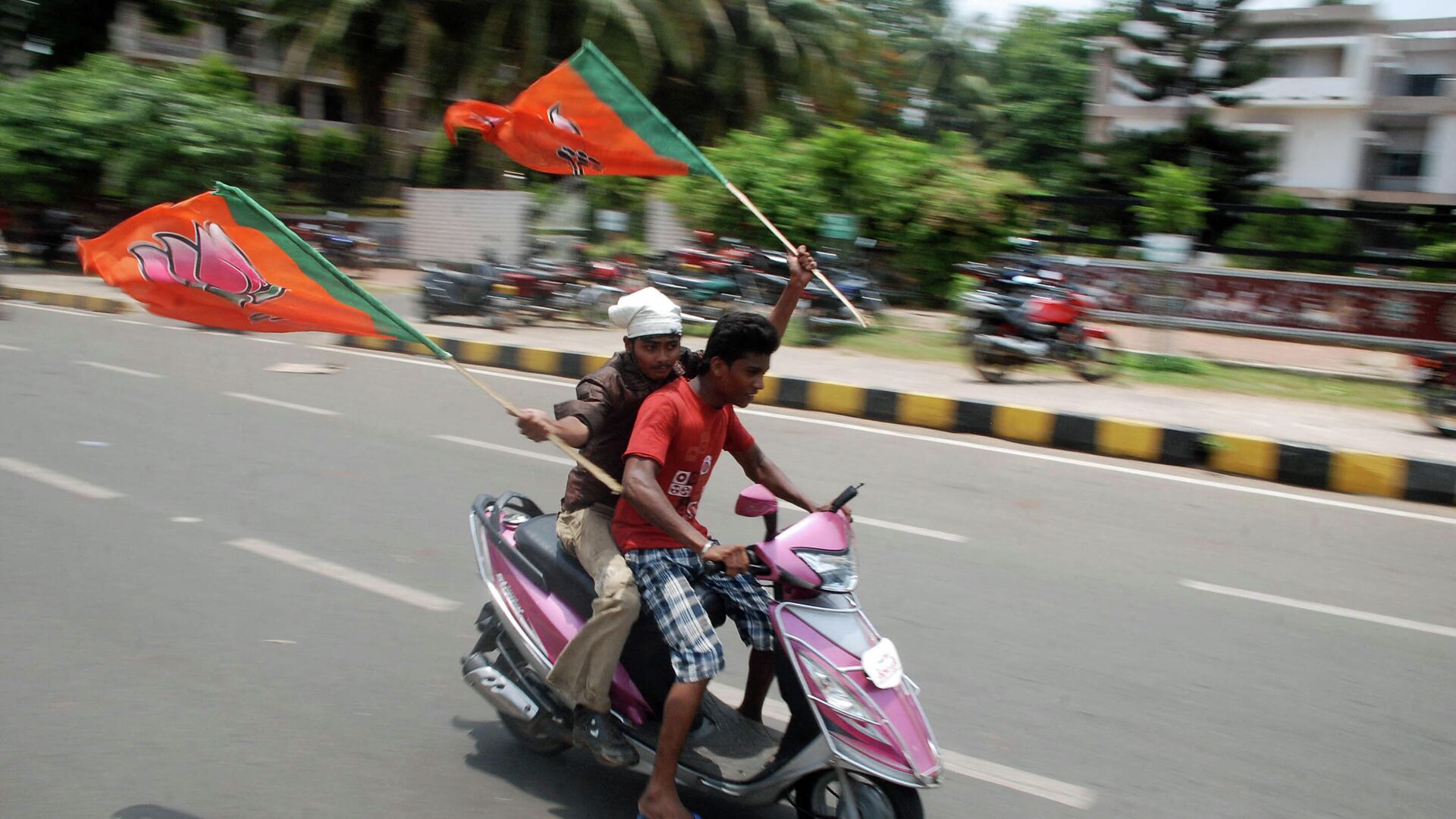 India’s opposition Bharatiya Janata Party (BJP) activists wave party flags and shout slogans (File) - Sputnik International, 1920, 03.03.2022