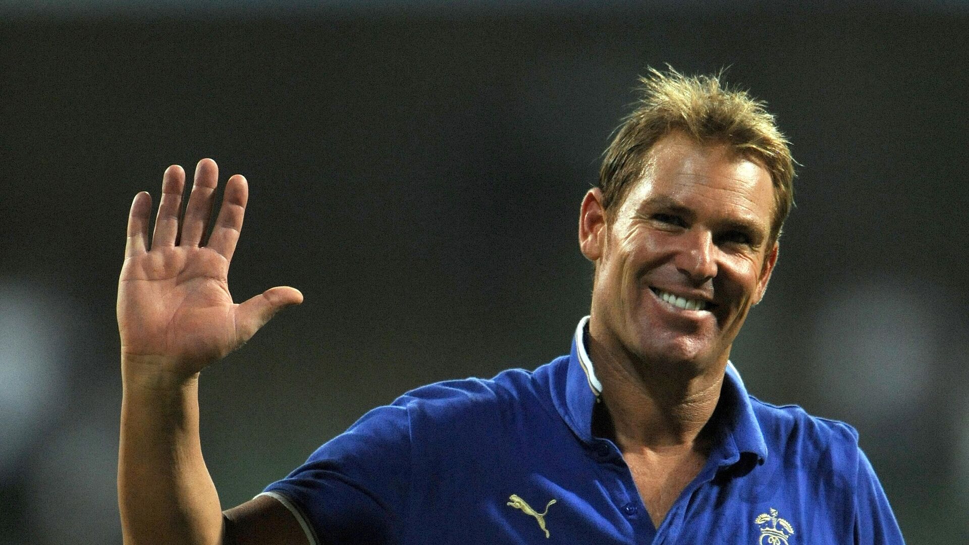 (FILES) In this file photograph taken on May 20, 2011, Australian bowling legend and Rajasthan Royals' captain Shane Warne waves to the crowd as he leaves the field after his last international match -  - Sputnik International, 1920, 04.03.2022