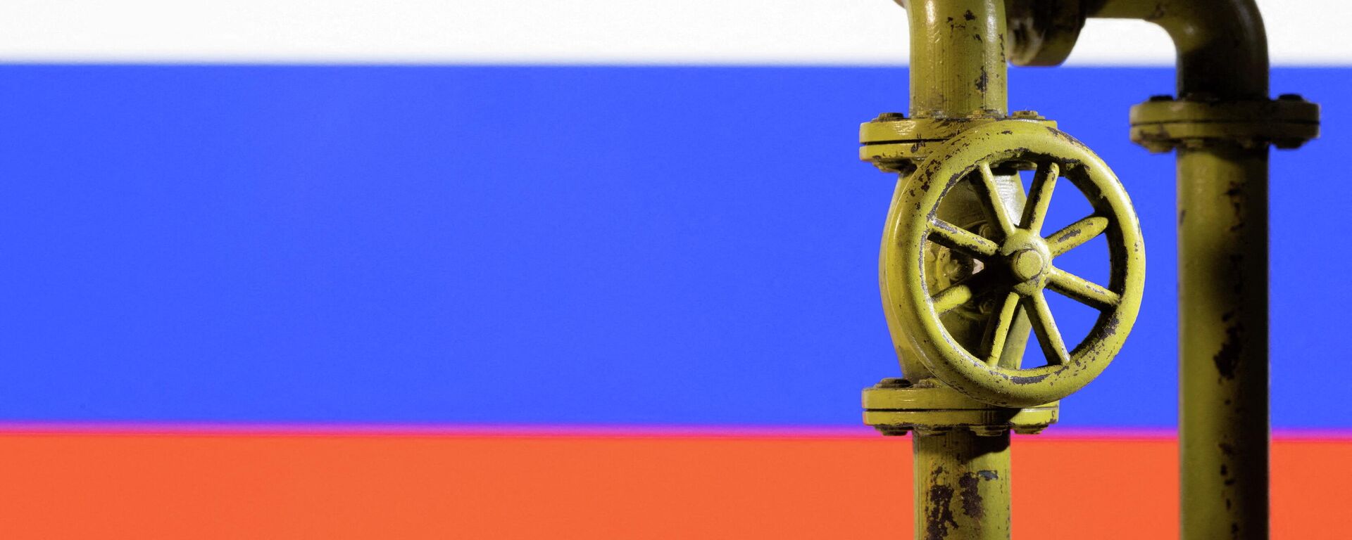 FILE PHOTO: Illustration shows Russian flag and natural gas pipeline - Sputnik International, 1920, 23.03.2022