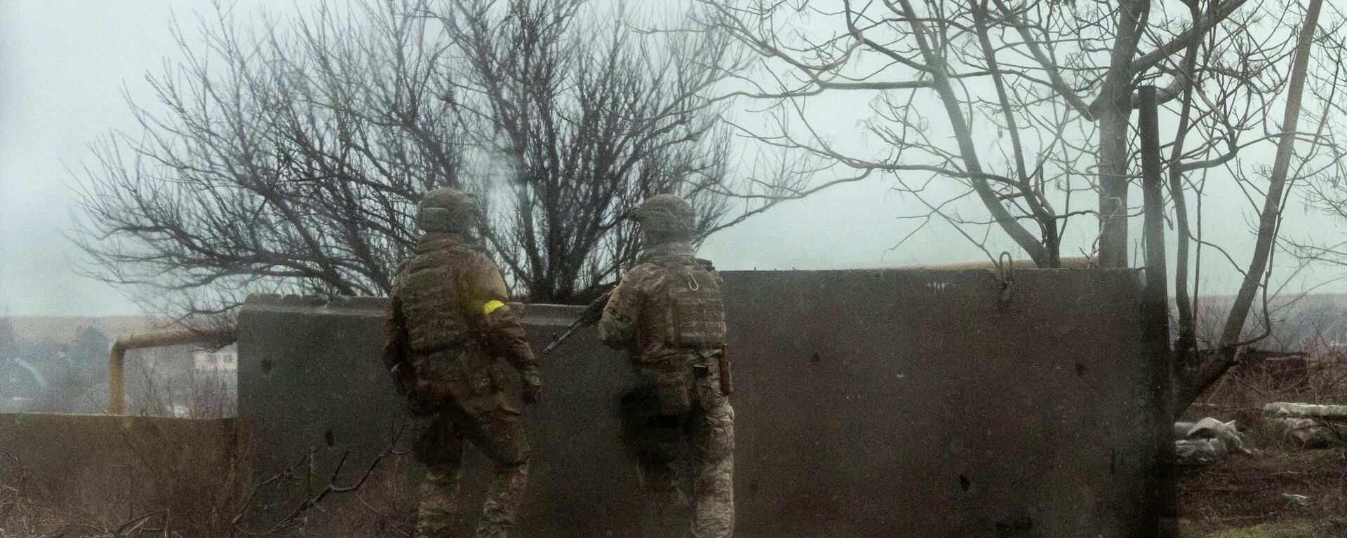 Service members of the Ukrainian armed forces take position near the port of Mariupol, after Russian President Vladimir Putin authorized a military operation in eastern Ukraine, in Mariupol, February 24, 2022 - Sputnik International, 1920, 11.03.2022