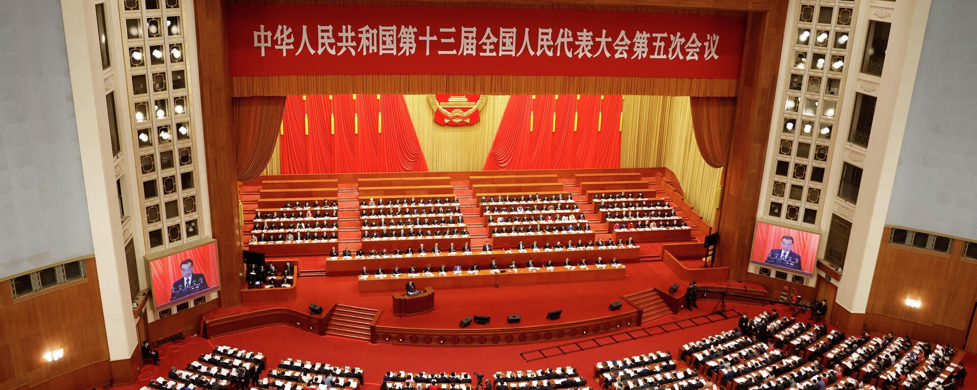 A general view of delegates attending the opening session of the National People's Congress (NPC) as Chinese Premier Li Keqiang speaks, at the Great Hall of the People in Beijing, China March 5, 2022. REUTERS/Carlos Garcia Rawlins - Sputnik International, 1920, 05.03.2022