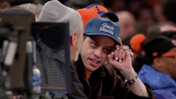 NEW YORK, NEW YORK - JANUARY 12: Actor and comedian Pete Davidson attends the game between the New York Knicks and the Dallas Mavericks at Madison Square Garden on January 12, 2022 in New York City.  - Sputnik International