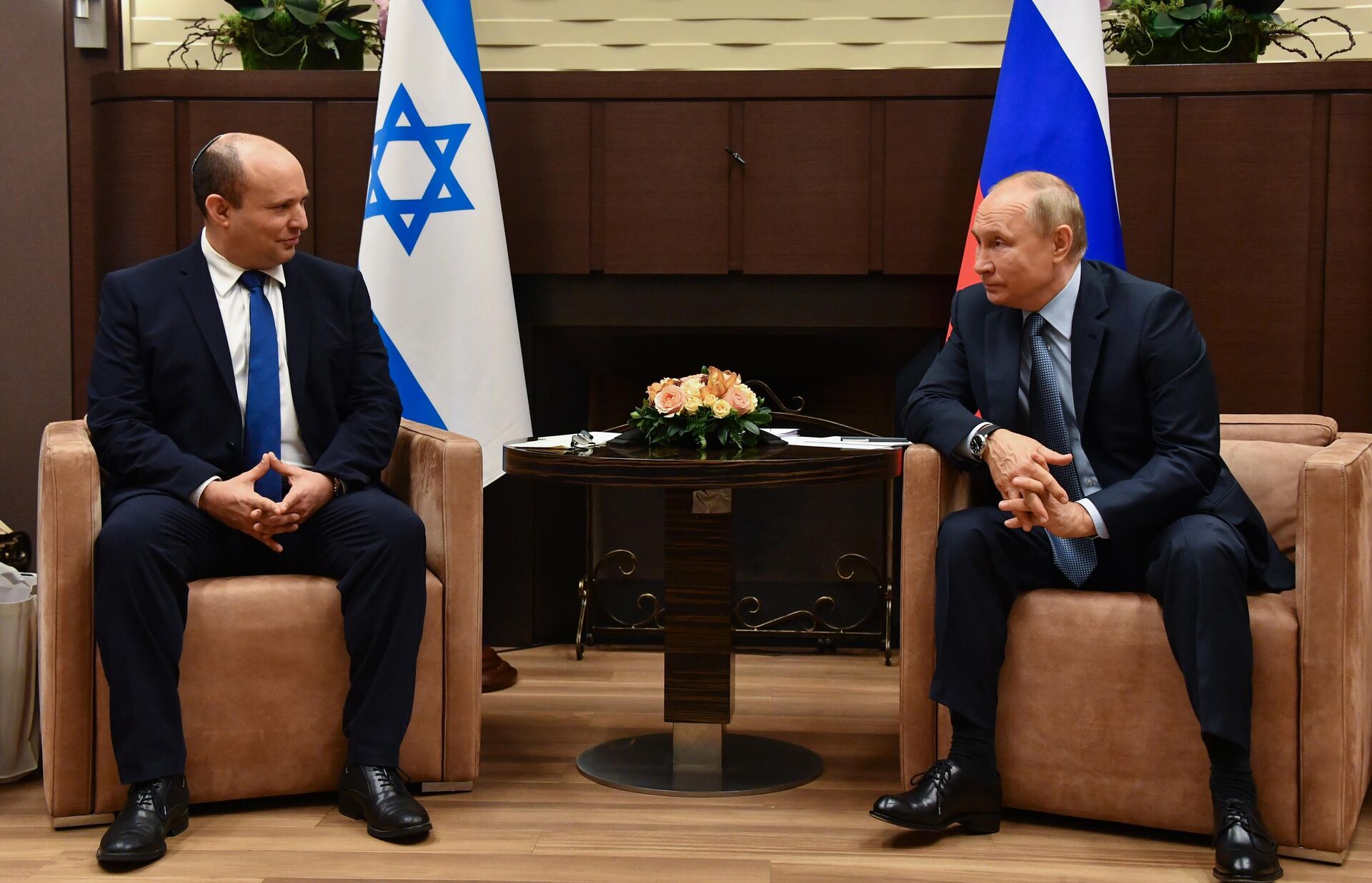 [FILE PHOTO] Russian President Vladimir Putin and Israeli Prime Minister Naftali Bennett in Sochi, 22 October 2021 - Sputnik International, 1920, 06.02.2023