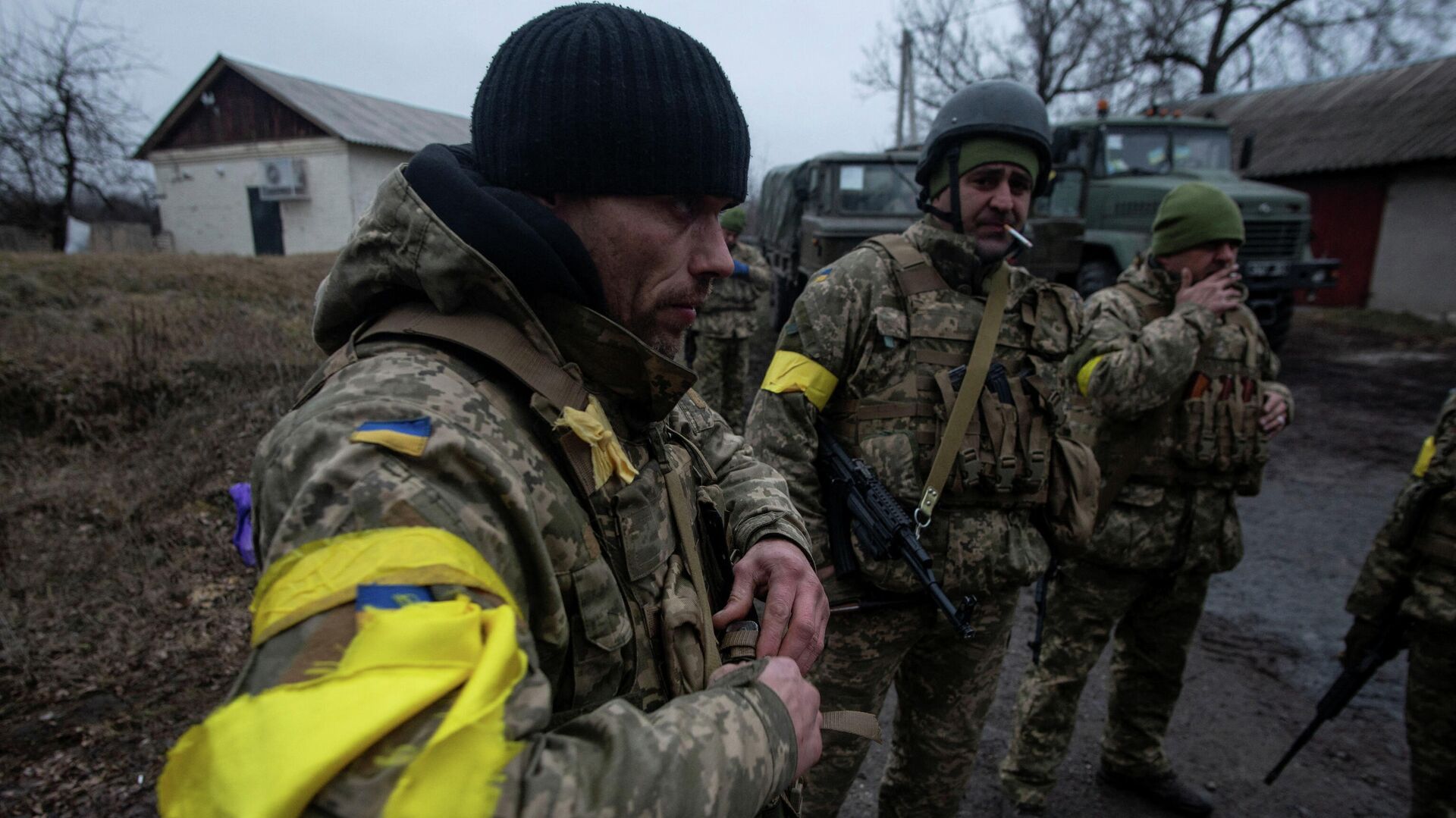 Ukrainian servicemen are seen in the north of the Kharkiv region, Ukraine March 3, 2022. - Sputnik International, 1920, 06.03.2022