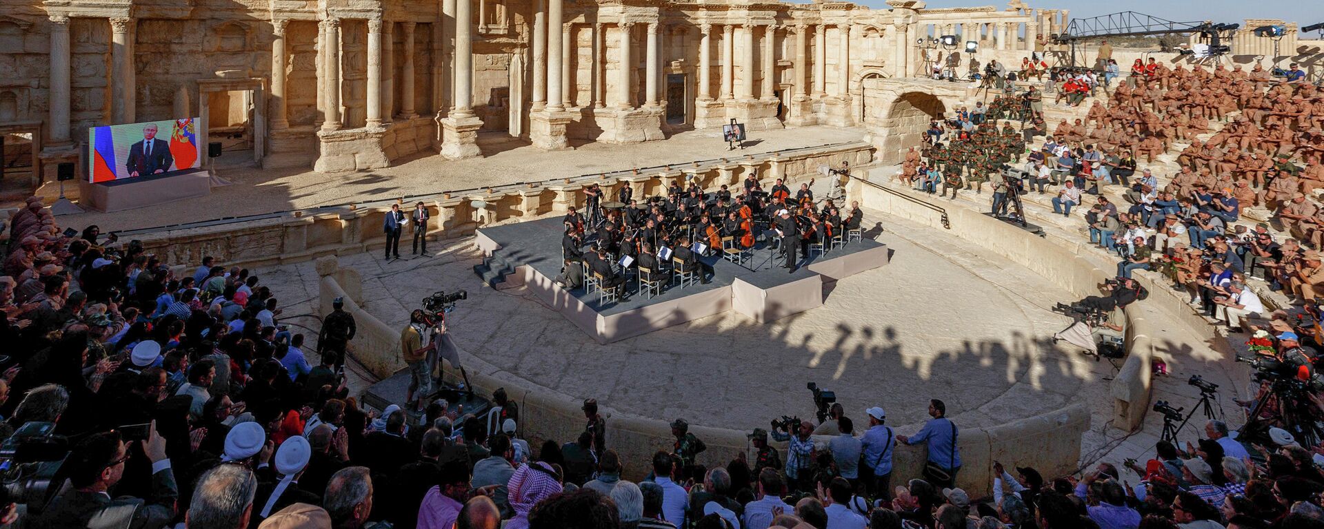 This photo provided by Russian Defense Ministry Press Service, shows the concert at the UNESCO world heritage site of Palmyra, the central city of Homs, where renowned conductor Valery Gergiev leads a performance by the Mariinsky Symphony Orchestra from St. Petersburg, Syria, May 5, 2016. - Sputnik International, 1920, 07.03.2022