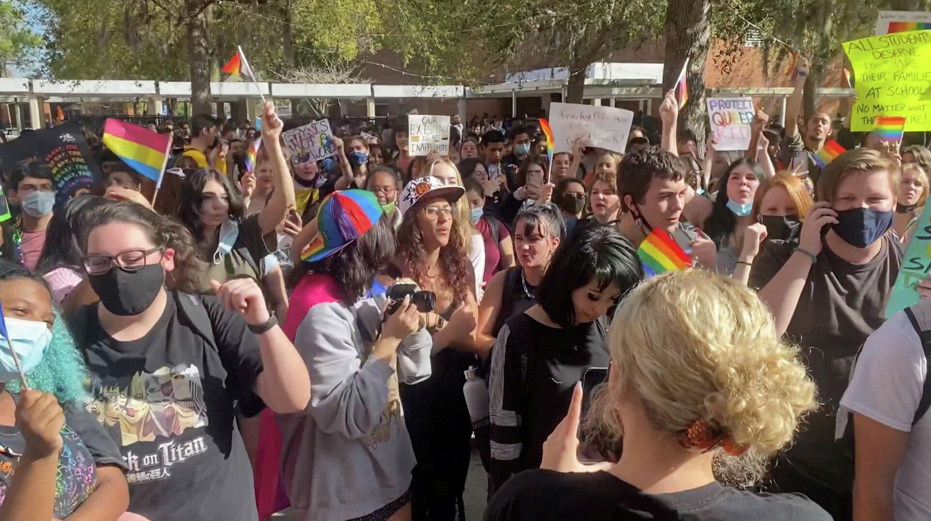 Students gather to protest after Florida's House of Representatives approved a Republican-backed bill that would prohibit classroom discussion of sexual orientation and gender identity, in Winter Park, Florida, U.S., March 7, 2022 in this still image obtained from a video posted on social media. - Sputnik International, 1920, 28.03.2022