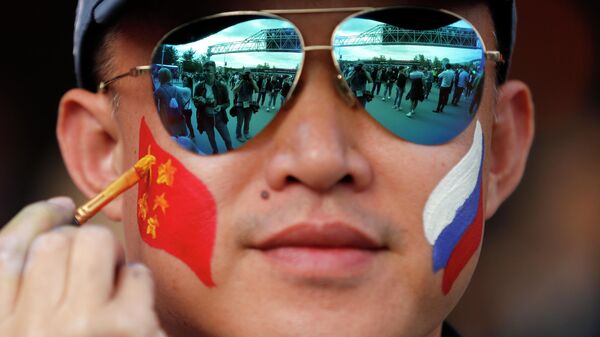 A fan gets a Chinese flag painted onto his face (File) - Sputnik International