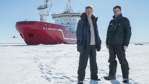 This handout picture taken in Antarctica's Weddell sea on February 20, 2022, and released by the Falklands Maritime Heritage Trust shows Menson Bound, Director of Exploration of Endurance22 expedition (L) and John Shears, Expedition Leader, with SA Agulhas II in the background - Sputnik International