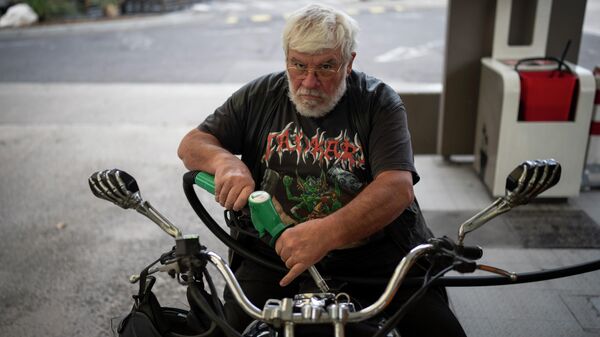 Jacques Petite fills his motorcycle with petrol at a gas station in Marseille, southern France, Thursday, Oct. 21, 2021 - Sputnik International