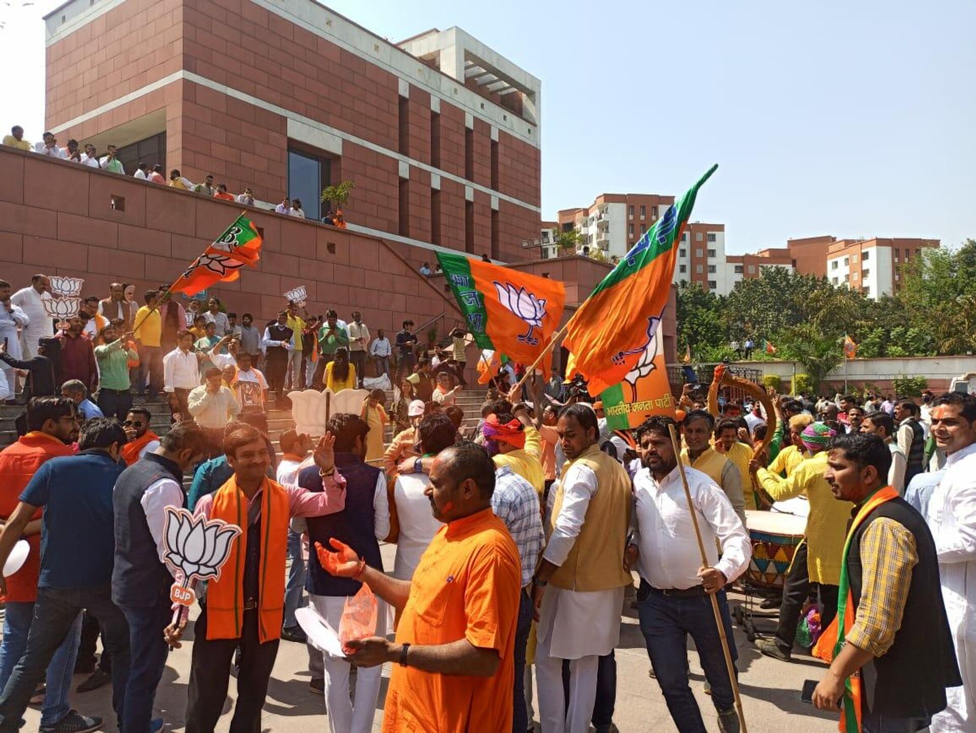 Bharatiya Janata Party Celebrating Outside BJP Office, New Delhi  - Sputnik International, 1920, 10.03.2022