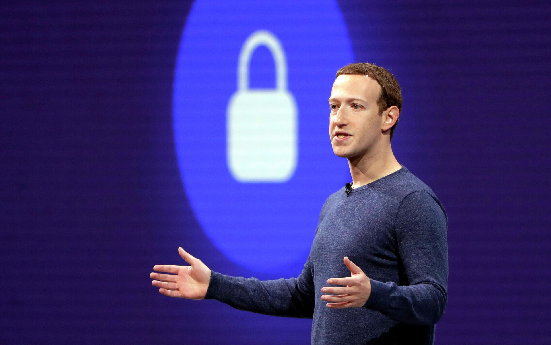 In this May 1, 2018, file photo, Facebook CEO Mark Zuckerberg delivers the keynote speech at F8, Facebook's developer conference, in San Jose, Calif. Sen. Richard Blumenthal, D-Conn., who heads the Senate Commerce subcommittee on consumer protection, called in a sharply worded letter Wednesday, Oct. 20, 2021, for Facebook founder, Zuckerberg, to testify before the panel on Instagram’s effects on children. - Sputnik International, 1920, 11.03.2022
