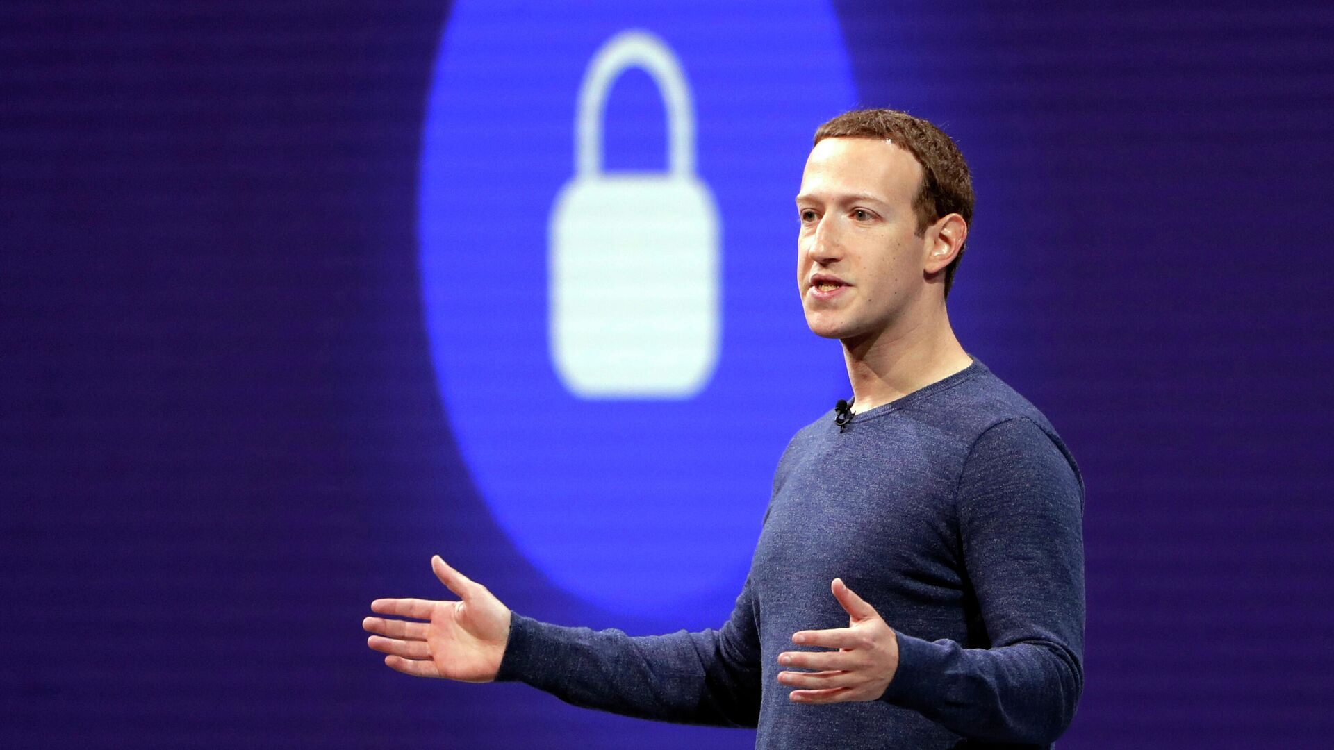 In this May 1, 2018, file photo, Facebook CEO Mark Zuckerberg delivers the keynote speech at F8, Facebook's developer conference, in San Jose, Calif. Sen. Richard Blumenthal, D-Conn., who heads the Senate Commerce subcommittee on consumer protection, called in a sharply worded letter Wednesday, Oct. 20, 2021, for Facebook founder, Zuckerberg, to testify before the panel on Instagram’s effects on children. - Sputnik International, 1920, 24.05.2022