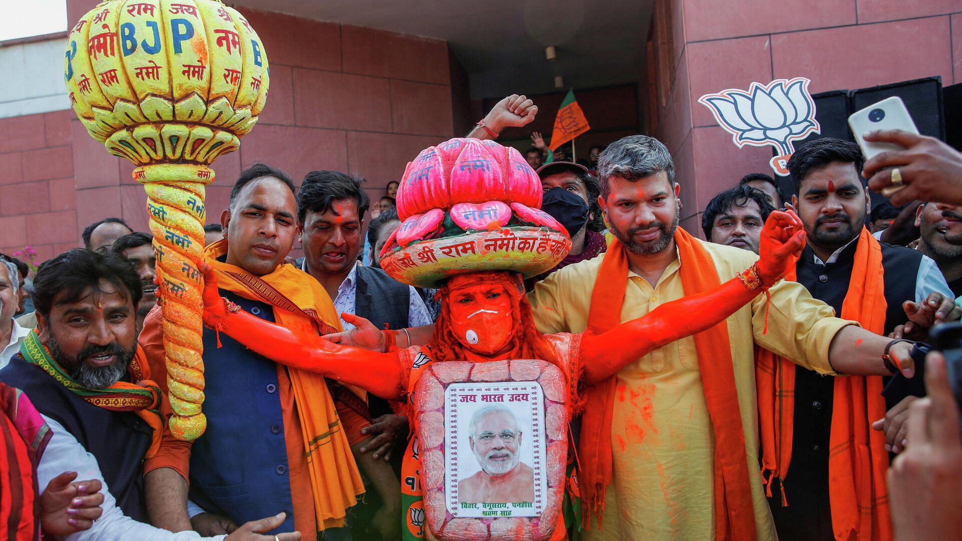 A supporter of India's ruling party Bharatiya Janata Party (BJP) dressed as Hanuman, the Hindu monkey god, dances with others as they celebrate after learning the initial poll results at the party headquarter in New Delhi, India, March 10, 2022.  - Sputnik International, 1920, 11.03.2022