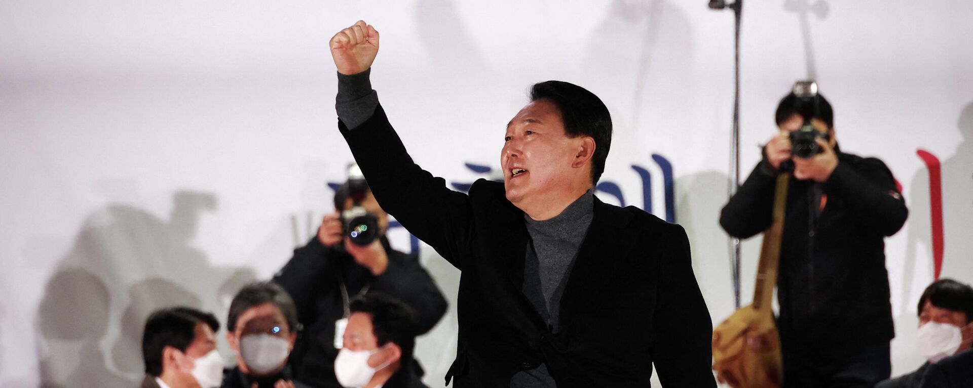 Yoon Suk-yeol, the presidential election candidate of South Korea's main opposition People Power Party (PPP), gestures during his election campaign rally in Seoul, South Korea March 8, 2022 - Sputnik International, 1920, 11.03.2022