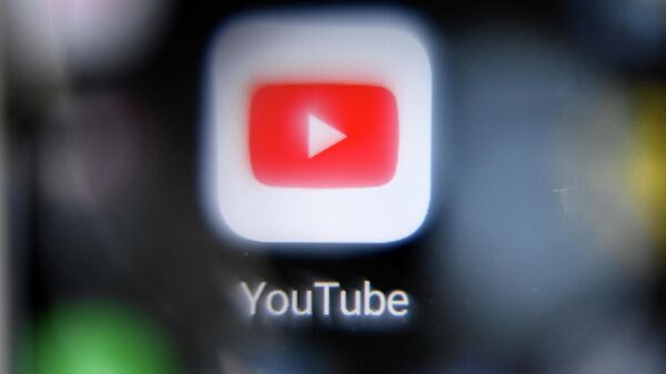 This picture taken in Moscow on October 12, 2021 shows the logo of Youtube social media on a smartphone screen.  - Sputnik International