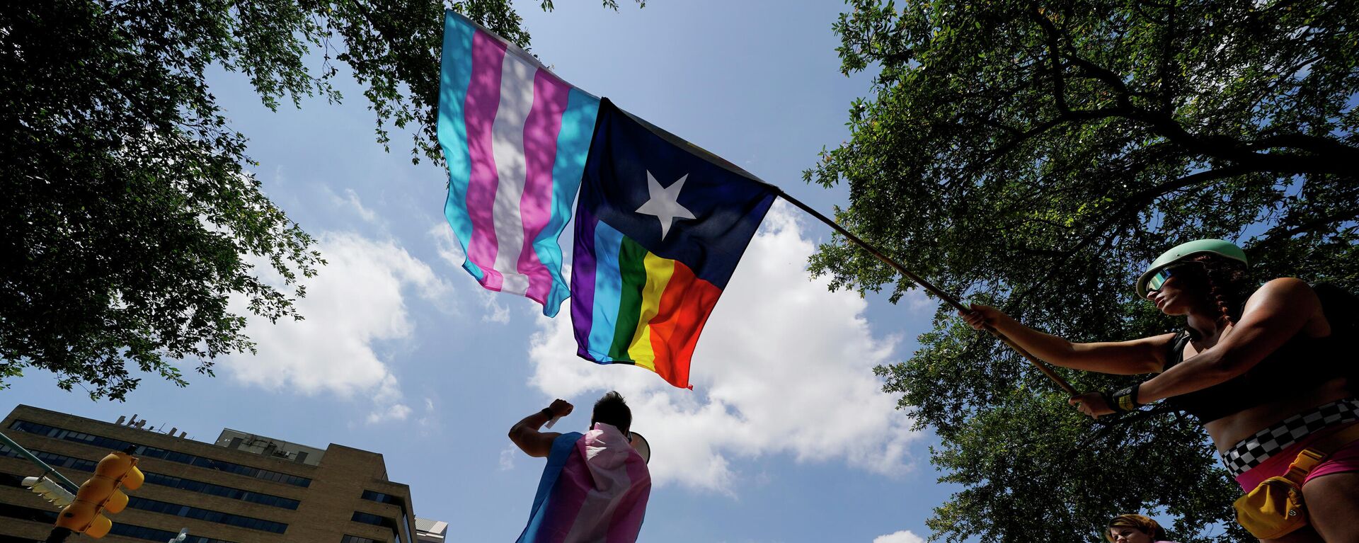 Demonstrators gather on the steps to the State Capitol to speak against transgender-related legislation bills being considered in the Texas Senate and Texas House, Thursday, May 20, 2021 in Austin, Texas. - Sputnik International, 1920, 19.08.2022