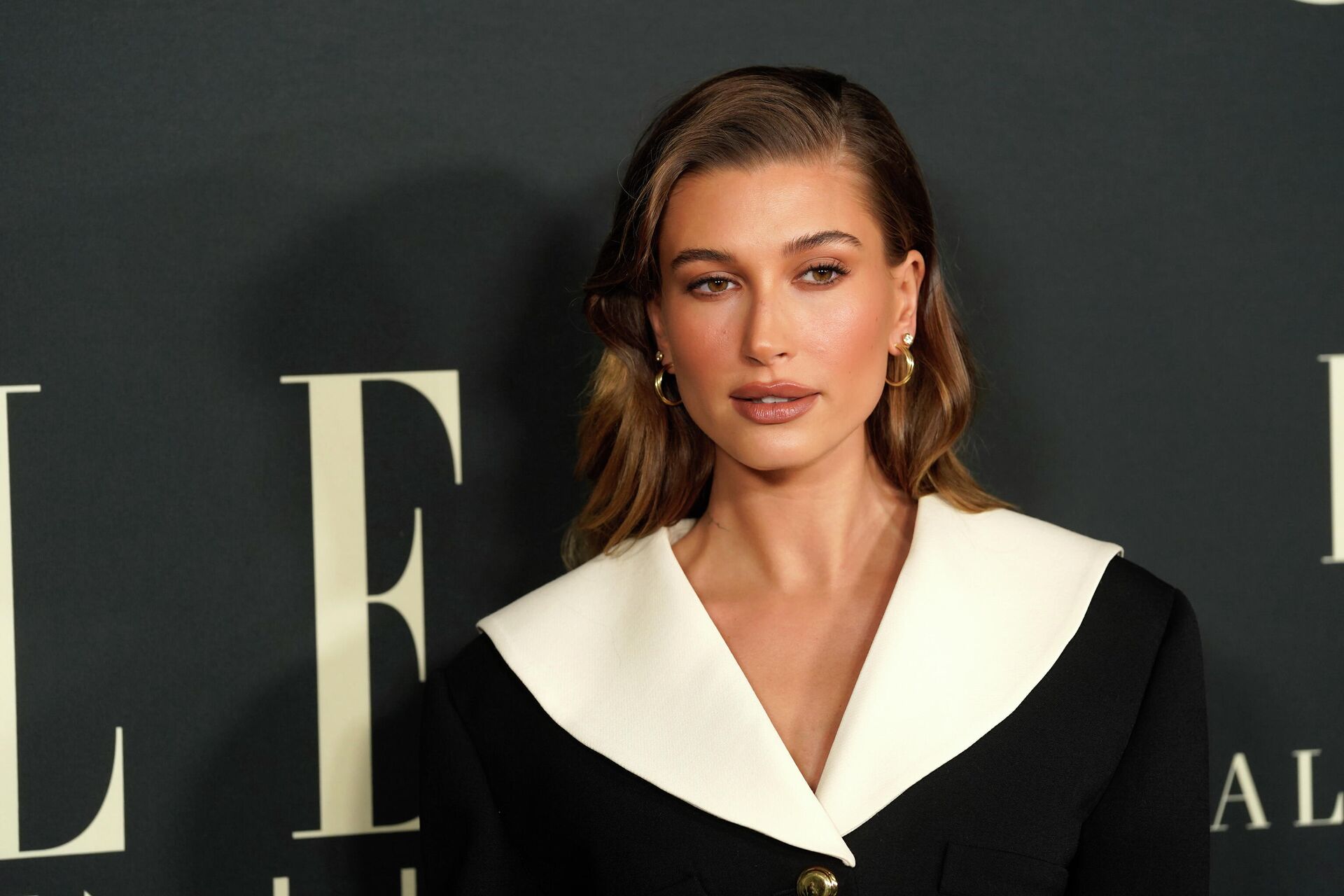 FILE - Hailey Bieber arrives at the 27th annual ELLE Women in Hollywood celebration on Tuesday, Oct. 19, 2021, at the Academy Museum of Motion Pictures in Los Angeles. The model says on Saturday, March 12, 2022, that she's fine after a health scare, suffering a small blood clot to her brain. Bieber, wife of pop star Justin Bieber, posted on Instagram Saturday that she was having breakfast with her husband on Thursday when she began feeling stroke-like symptoms. - Sputnik International, 1920, 08.10.2022