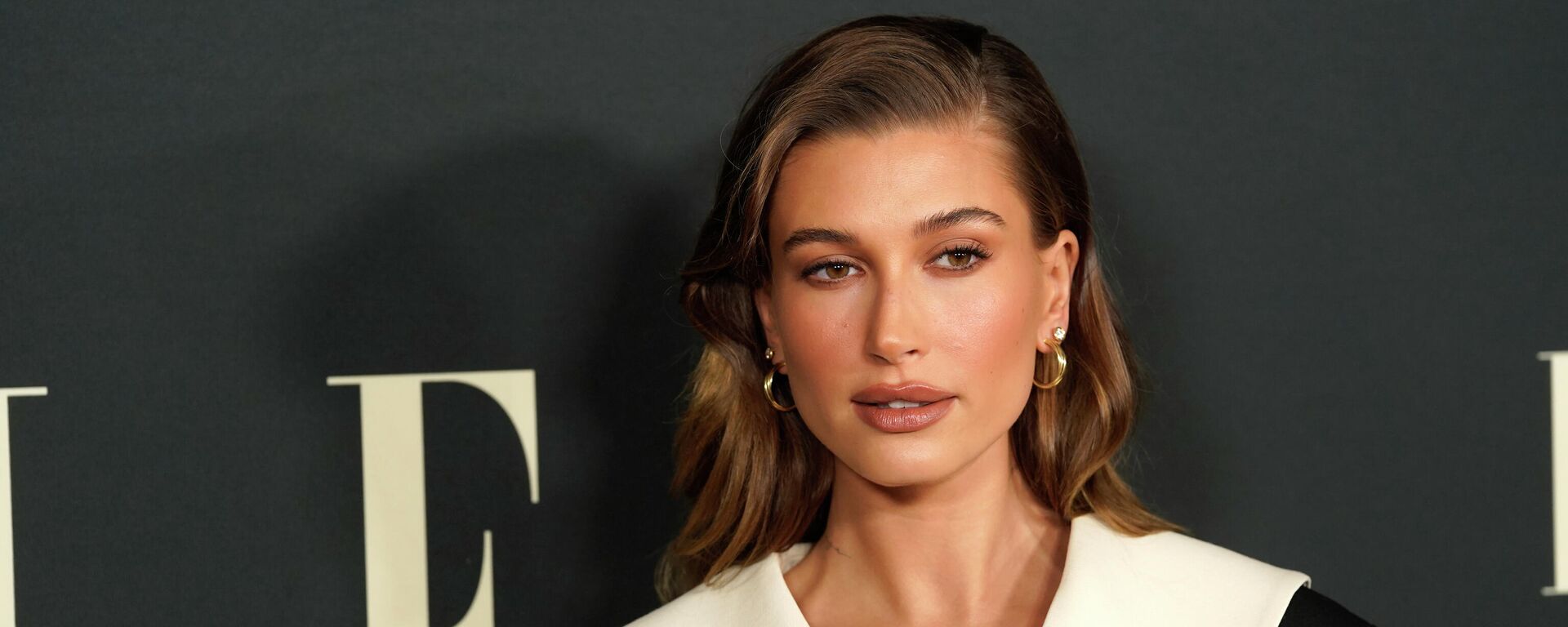 FILE - Hailey Bieber arrives at the 27th annual ELLE Women in Hollywood celebration on Tuesday, Oct. 19, 2021, at the Academy Museum of Motion Pictures in Los Angeles. The model says on Saturday, March 12, 2022, that she's fine after a health scare, suffering a small blood clot to her brain. Bieber, wife of pop star Justin Bieber, posted on Instagram Saturday that she was having breakfast with her husband on Thursday when she began feeling stroke-like symptoms. - Sputnik International, 1920, 13.03.2022