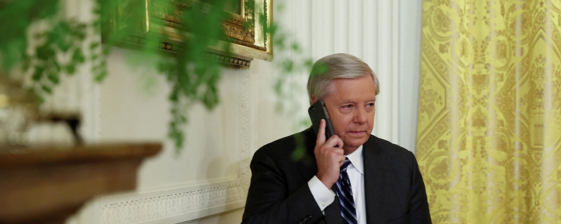U.S. Senators Lindsey Graham (R-SC) uses his phone as he attends the signing into law of the Ending Forced Arbitration of Sexual Assault and Sexual Harassment Act of 2021, at the White House in Washington, U.S., March 3, 2022. - Sputnik International, 1920, 13.03.2022