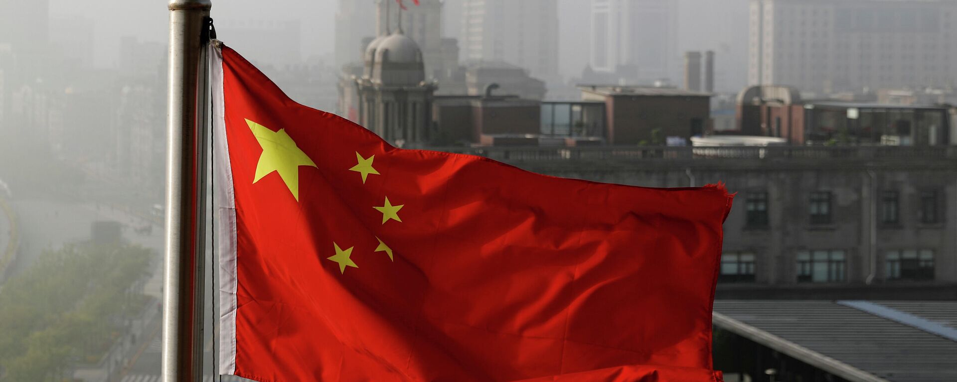 In this April 14, 2016 file photo, a Chinese national flag flutters against the office buildings in Shanghai, China.  - Sputnik International, 1920, 02.06.2023
