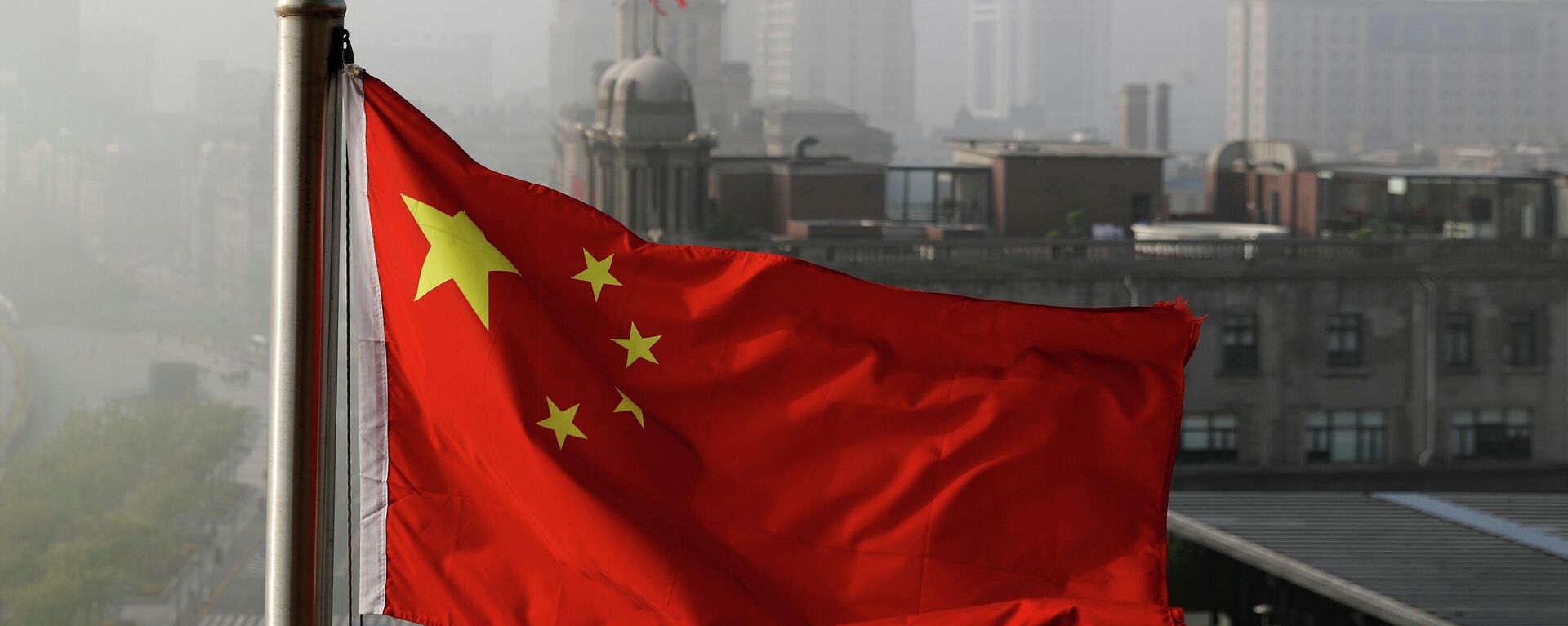 In this April 14, 2016 file photo, a Chinese national flag flutters against the office buildings in Shanghai, China.  - Sputnik International, 1920, 21.02.2023