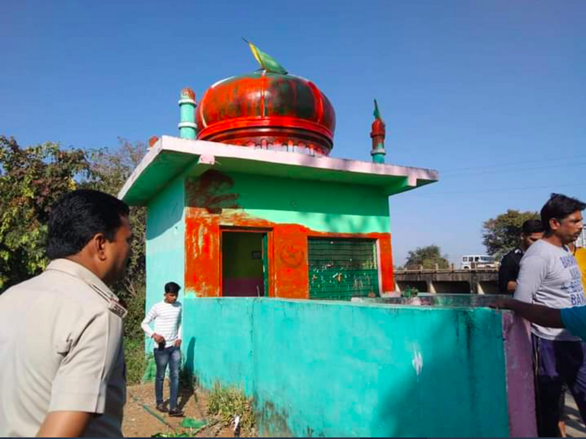 Muslim Shrine Vandalised In India's Madhya Pradesh - Sputnik International, 1920, 14.03.2022