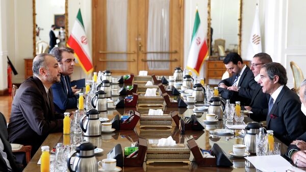 International Atomic Energy Organization, IAEA, Director General Rafael Mariano Grossi, right, speaks with with Iran's Foreign Minister Hossein Amirabdollahian, left, during their meeting in Tehran, Saturday, March 5, 2022. - Sputnik International