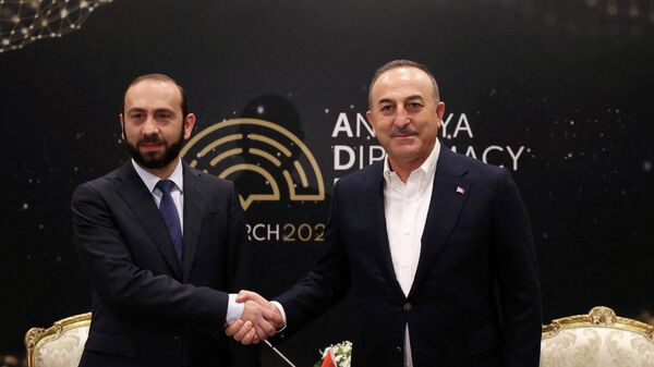 Turkish Foreign Minister Mevlut Cavusoglu meets with his Armenian counterpart Ararat Mirzoyan during the Antalya Diplomacy Forum (ADF) in Antalya, Turkey March 12, 2022. - Sputnik International