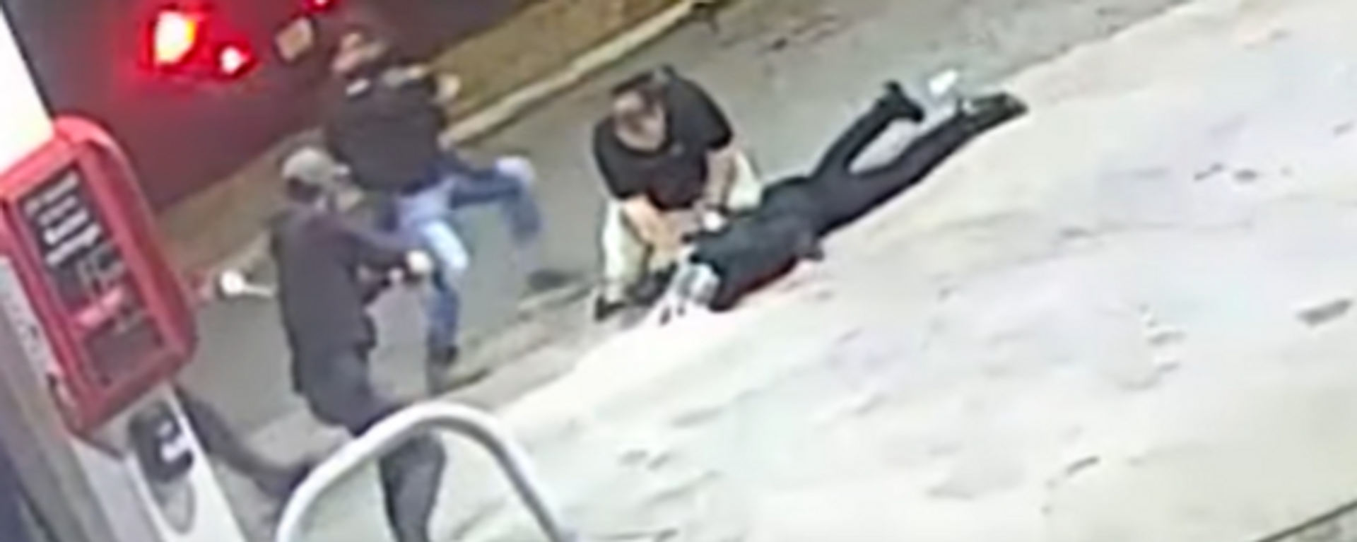 RAW: Video shows homeless shooting suspect taken into custody by police - Sputnik International, 1920, 16.03.2022