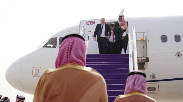 British Prime Minister Boris Johnson arrives at Riyadh Airport - Sputnik International
