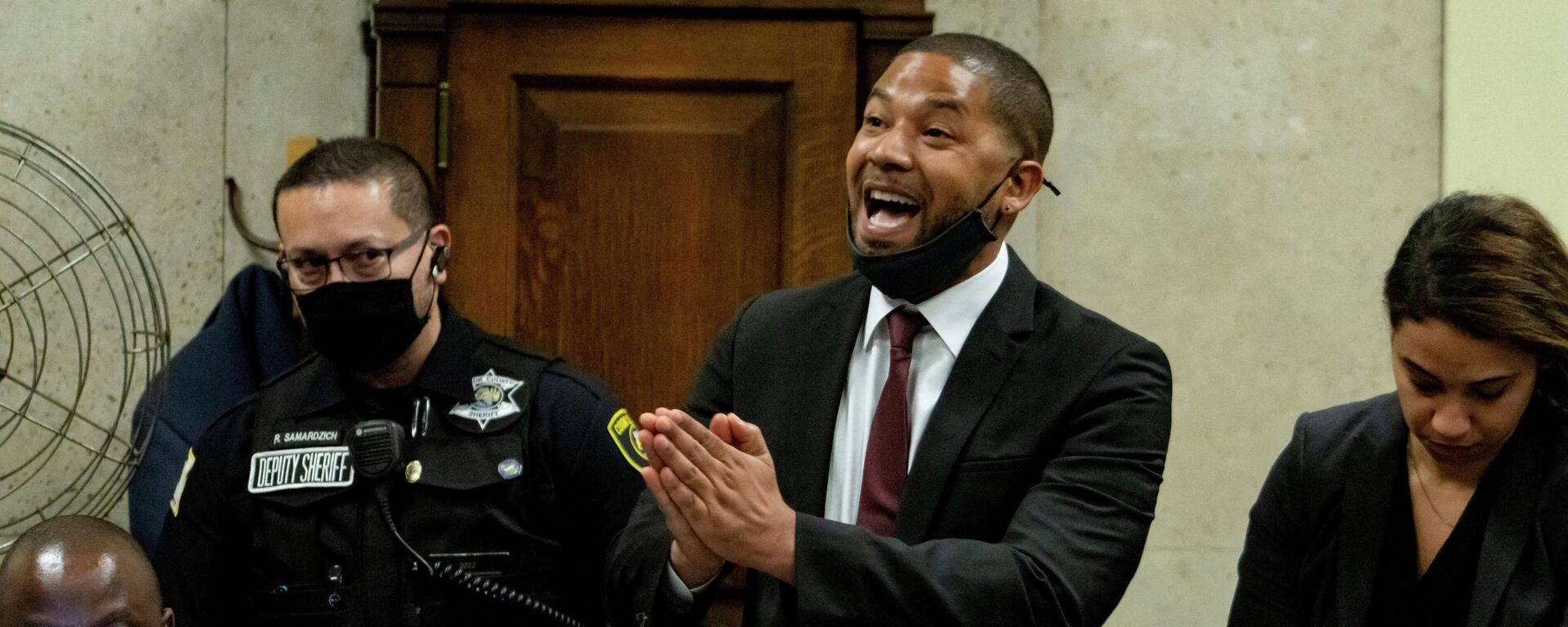 Actor Jussie Smollett speaks to Judge James Linn after his sentence is read at the Leighton Criminal Court Building, in Chicago, Illinois, U.S., March 10, 2022 - Sputnik International, 1920, 17.03.2022