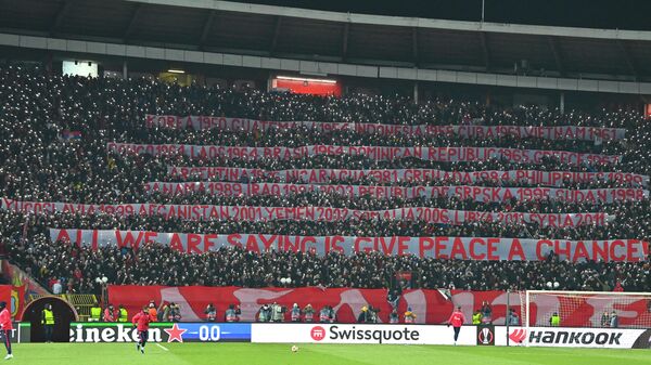 Red Star supporters display banners regarding peace during the UEFA Europa League Round of 16, second leg football match between Red Star Belgrade (Crvena Zvezda) and Glasgow Rangers at the Rajko Mitic Stadium, in Belgrade, on March 17, 2022. - Sputnik International