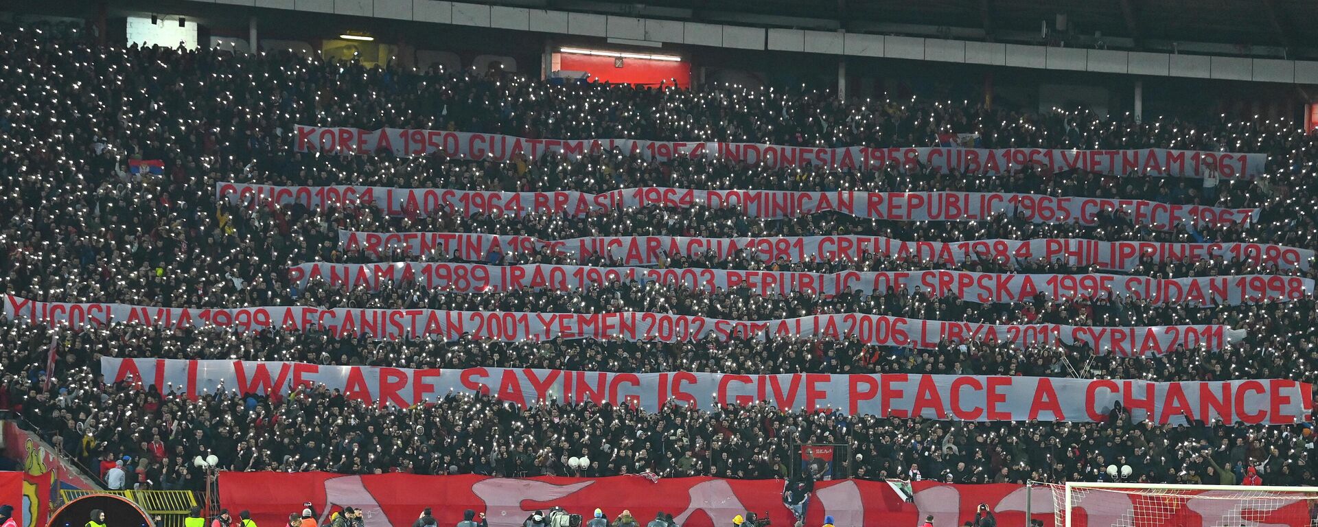 Red Star supporters display banners regarding peace during the UEFA Europa League Round of 16, second leg football match between Red Star Belgrade (Crvena Zvezda) and Glasgow Rangers at the Rajko Mitic Stadium, in Belgrade, on March 17, 2022. - Sputnik International, 1920, 18.03.2022