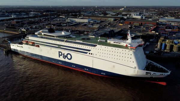 A ferry belonging to P&O is pictured berthed at the company's terminal in Hull, Britain, March 17, 2022 - Sputnik International