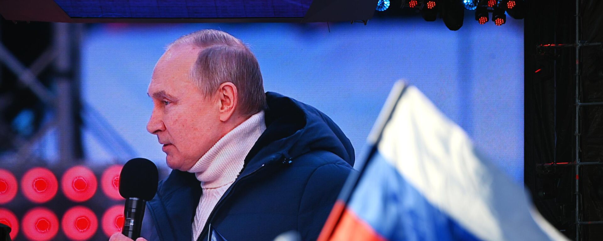 Russian President Vladimir Putin at the concert dedicated to the celebration of the unification of Crimea with Russia in 2014 - Sputnik International, 1920, 18.03.2022